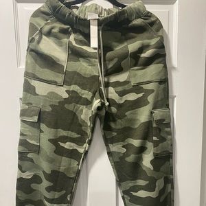 NWT Camo PINK sweatpants size medium